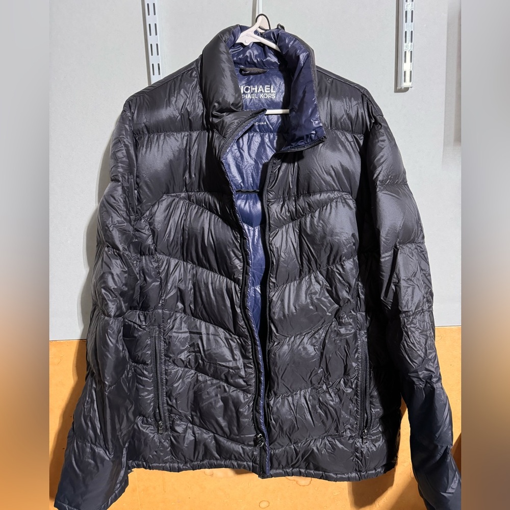 Excellent condition - Men’s Michael Kors light puff jacket Size: XL Color: black